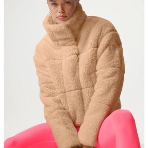 Alo Yoga Sherpa Snow Angel Puffer Camel XS